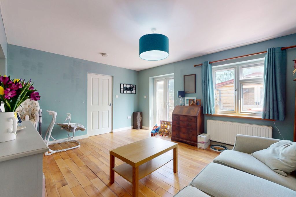 Property photo 3 of 24 4936832