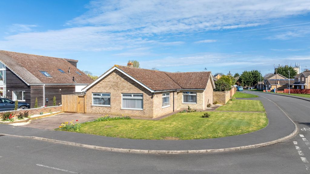 Property photo 2 of 39