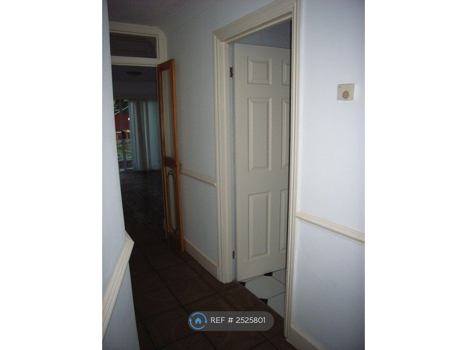 Property photo 3 of 18 Entrance To Hallway