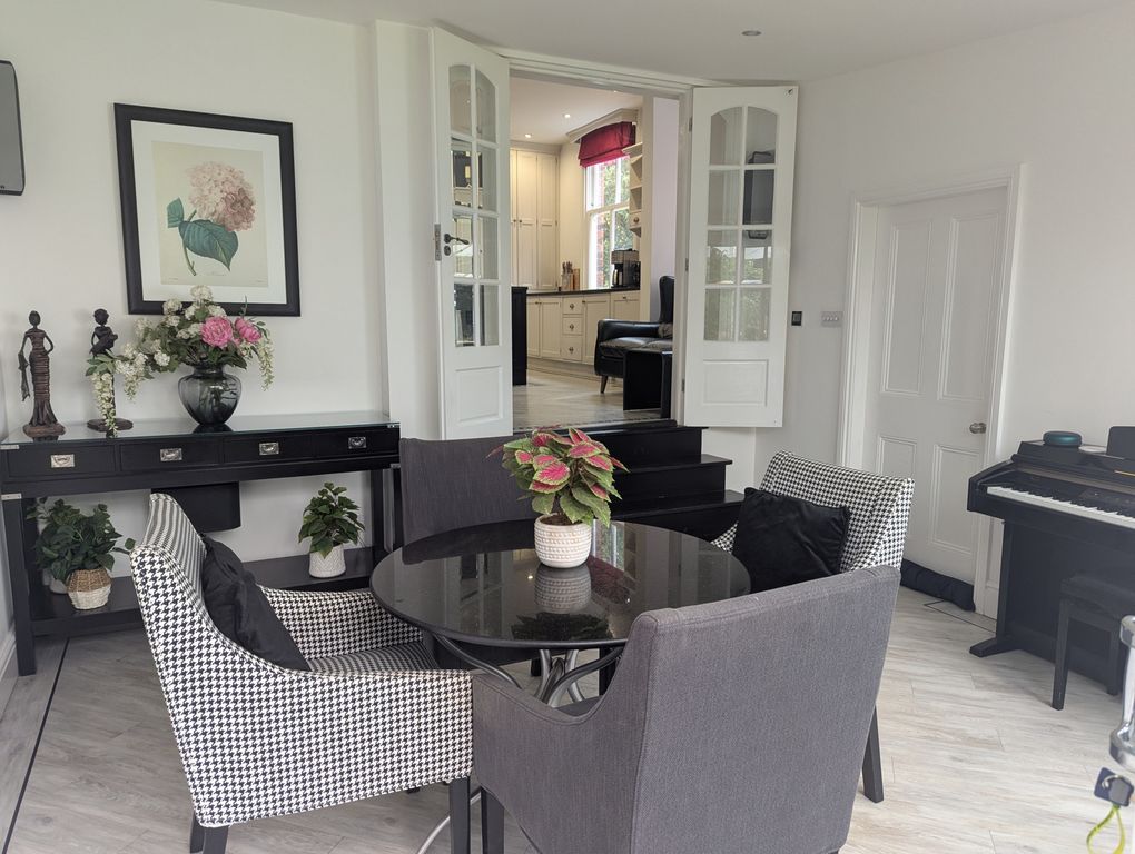 Property photo 1 of 36 Garden Room / Dining 2