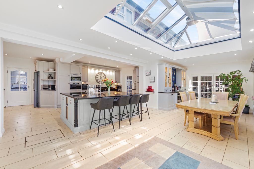 Property photo 2 of 45 Picture No. 05