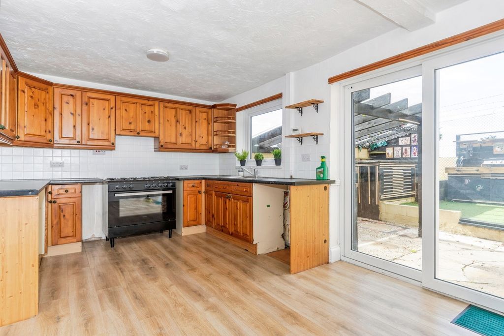 Property photo 3 of 16 Kitchen