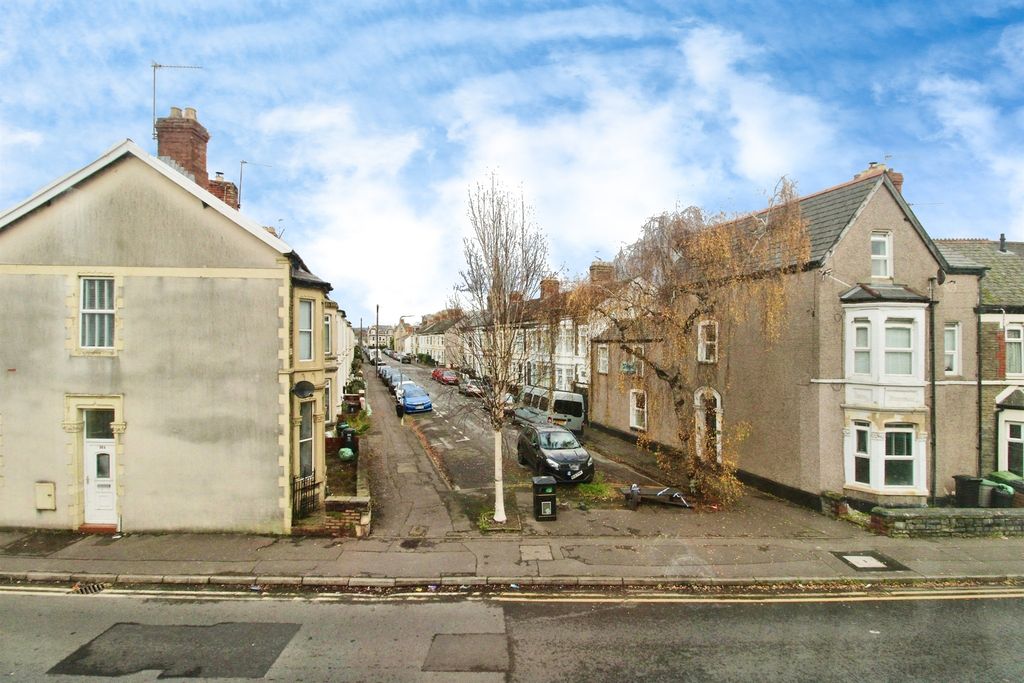 Property photo 2 of 13