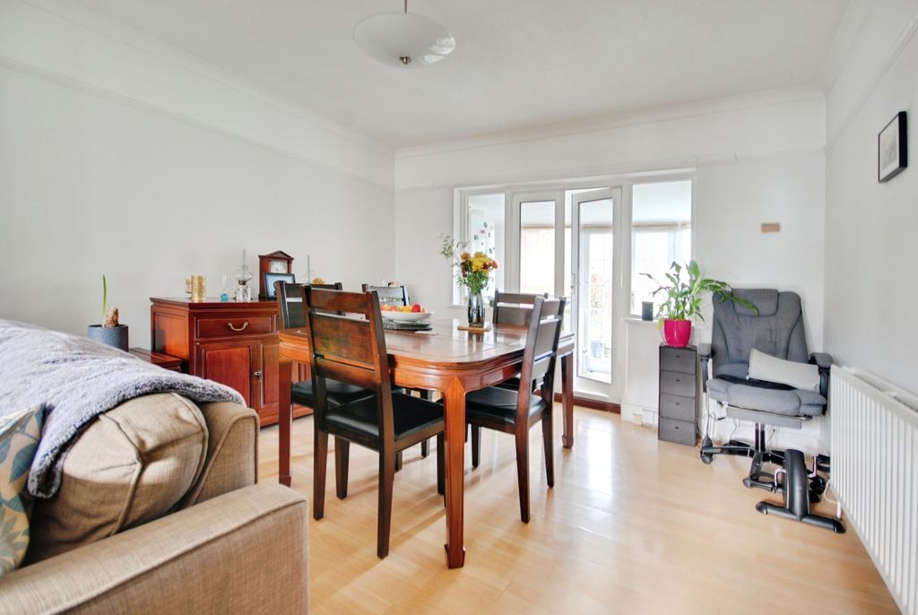 Property photo 3 of 10 Pbox-Img.Jpg