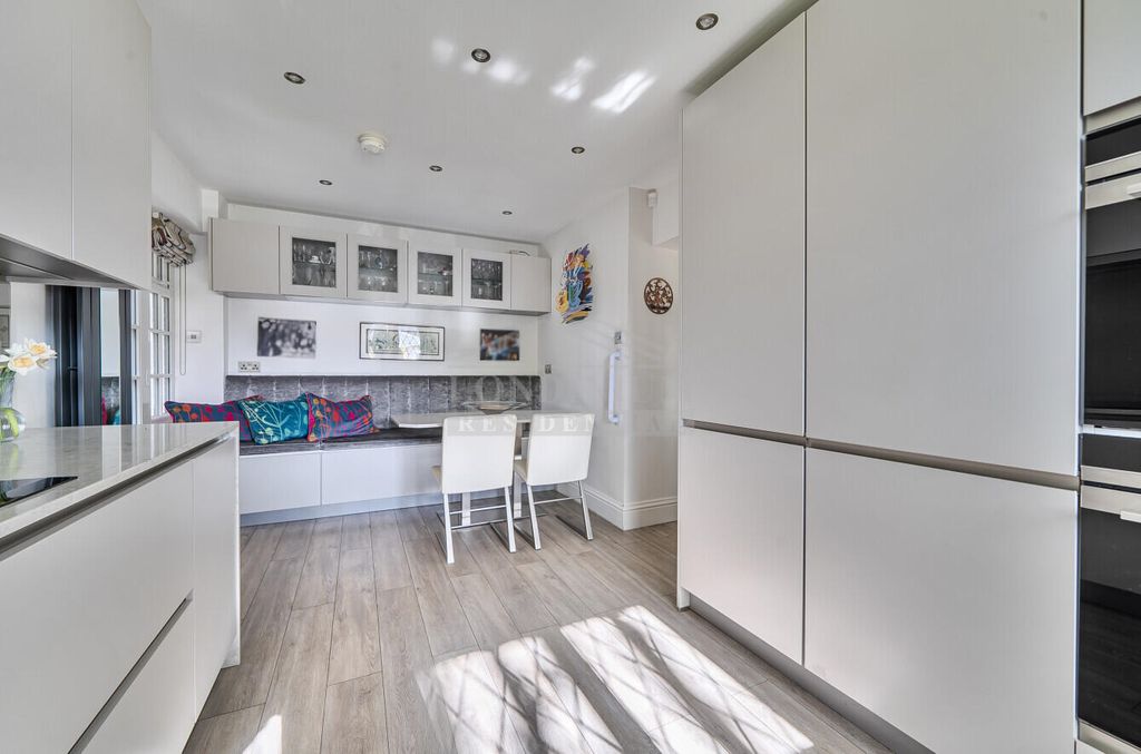 Property photo 3 of 16 Kitchen