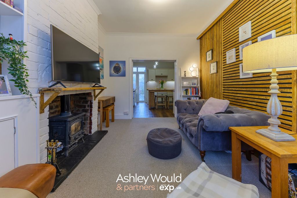 Property photo 3 of 23