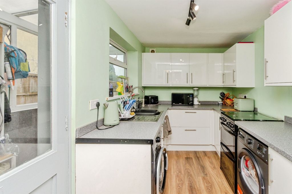 Property photo 3 of 18