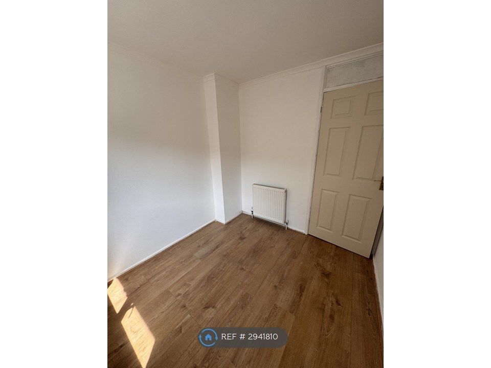 Property photo 3 of 14 Single Room 1