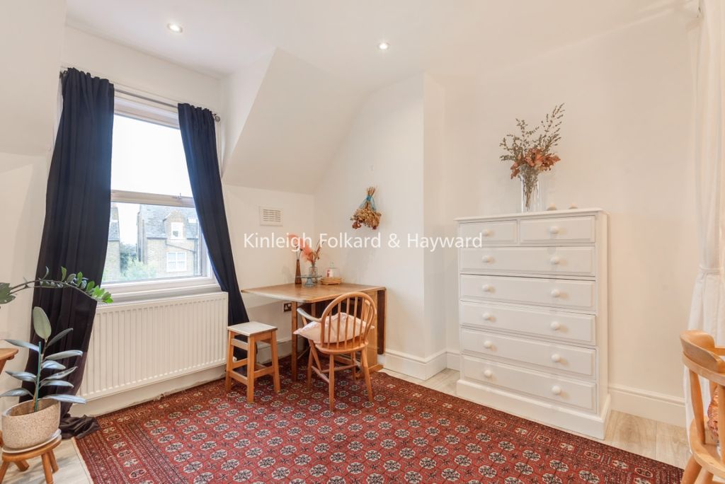 Property photo 3 of 7 B301E4A5-4A82-48cc-B