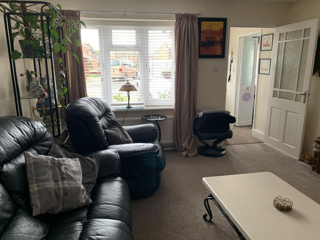 Property photo 3 of 21 Living Room