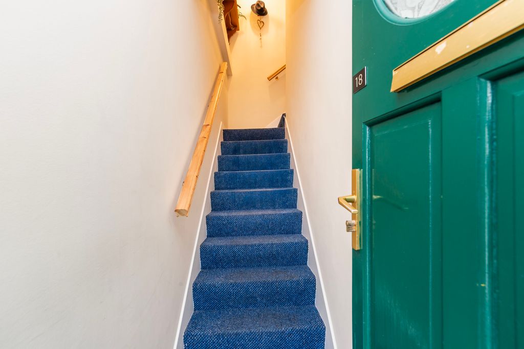 Property photo 2 of 40