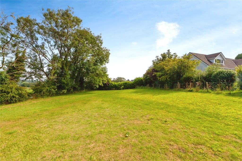 Property photo 3 of 25 Paddock