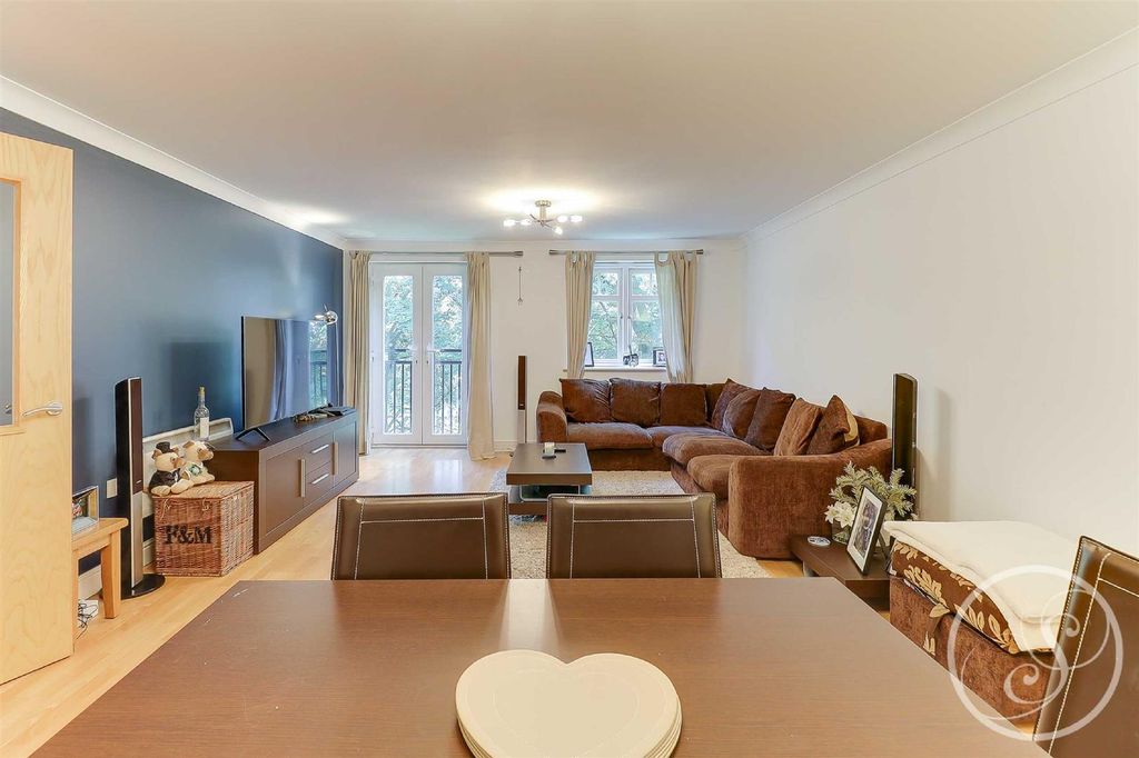 Property photo 3 of 18