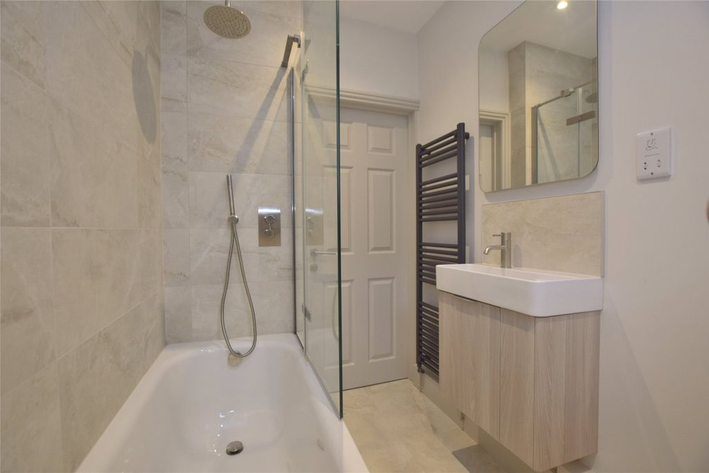 Property photo 3 of 10 Bathroom