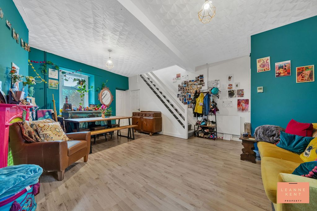 Property photo 2 of 22