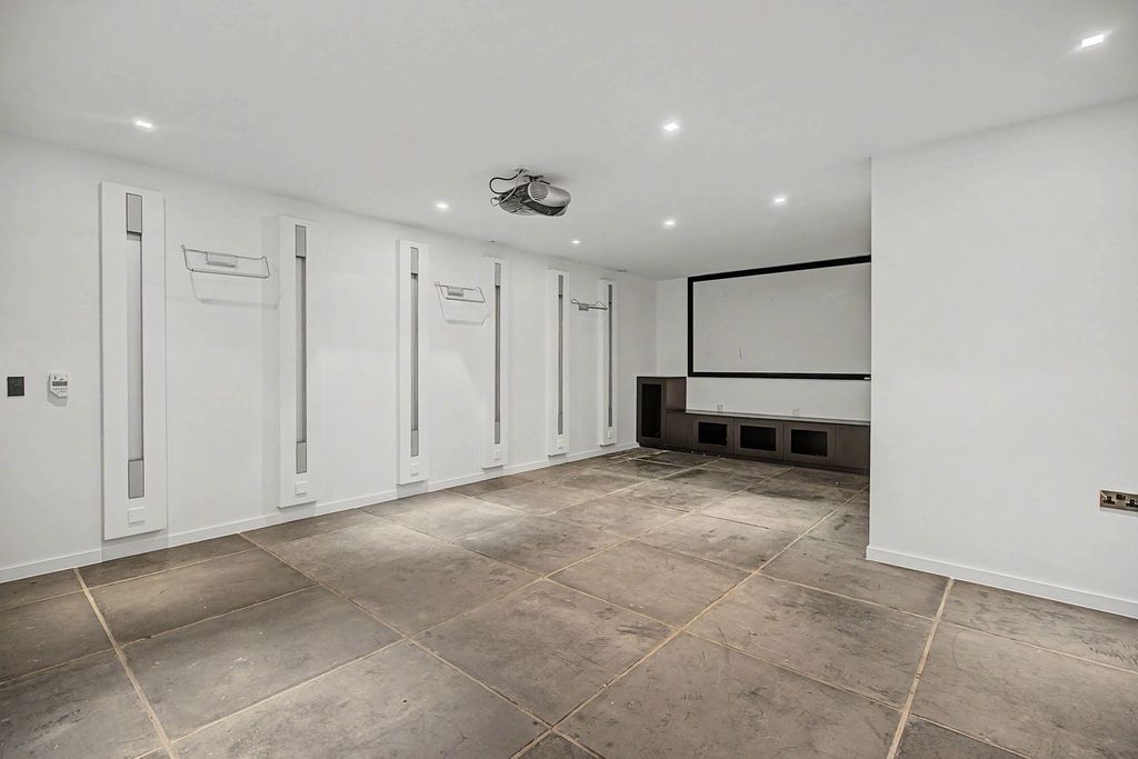 Property photo 3 of 24