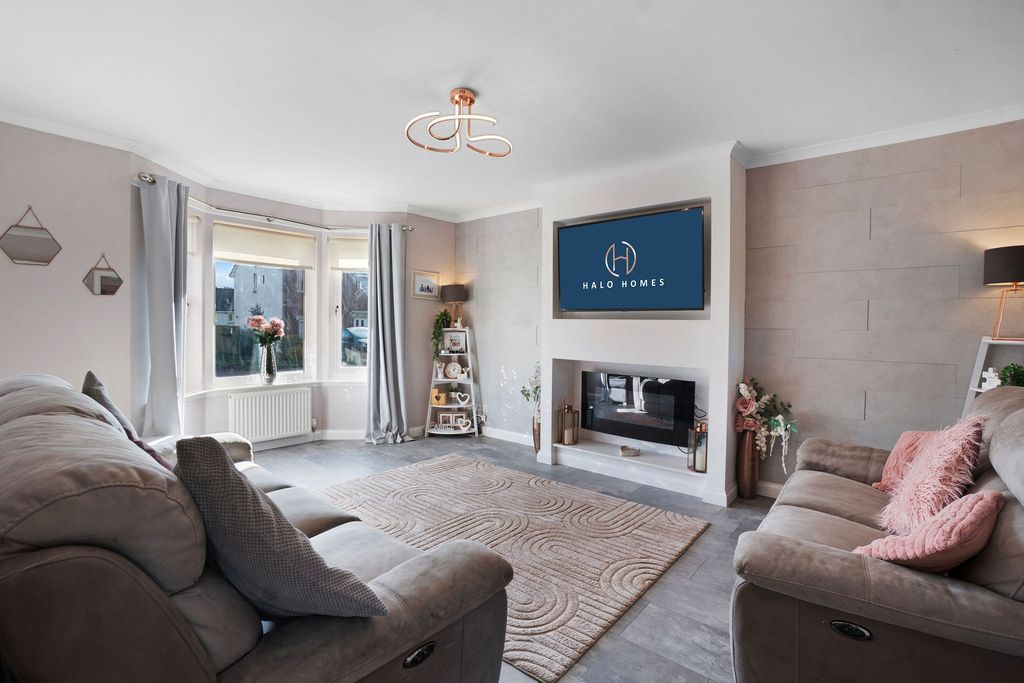 Property photo 2 of 28 Lounge