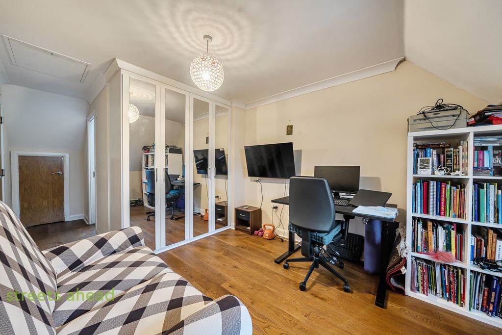 Property photo 3 of 14 194969B5-4707-4Bd...