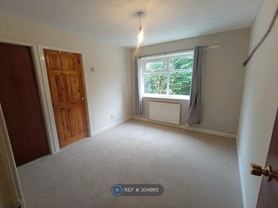 Property photo 3 of 6 Living Room