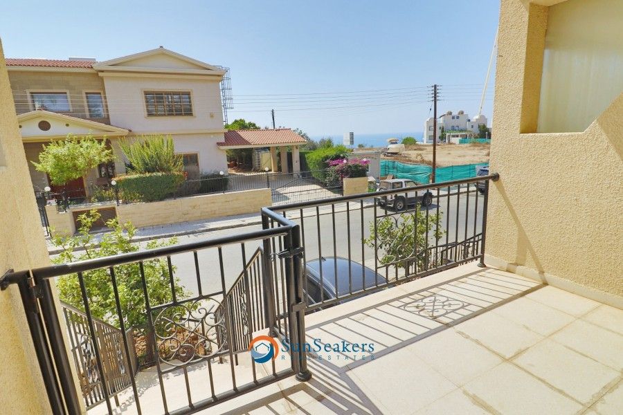 Property photo 3 of 27