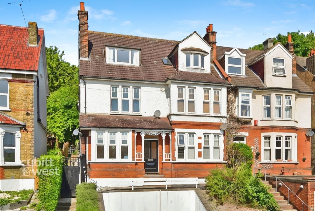 Property photo 2 of 10 8Fa9Eff1-901G1Icg