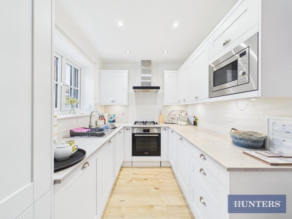 Property photo 2 of 19 Kitchen