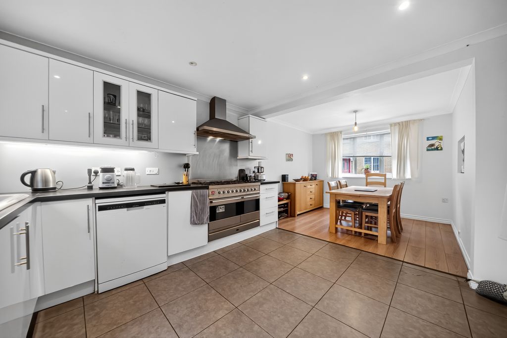 Property photo 2 of 25