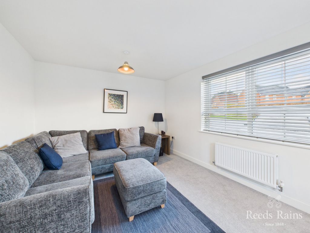 Property photo 2 of 19 Sitting Room