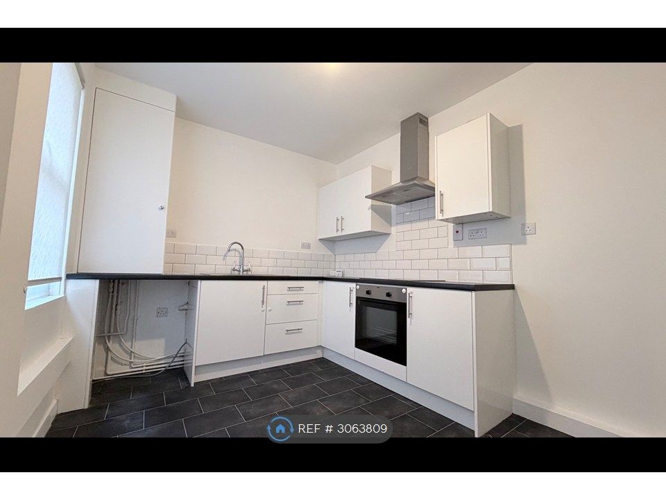 Property photo 1 of 11 Kitchen