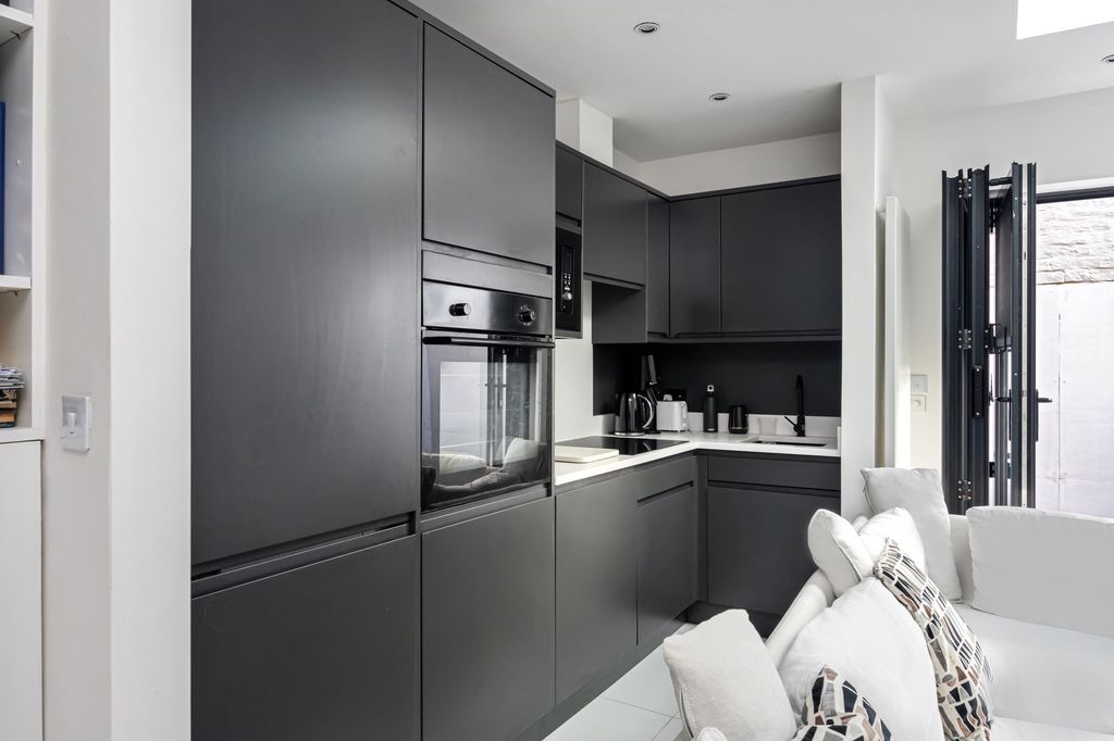 Property photo 2 of 7