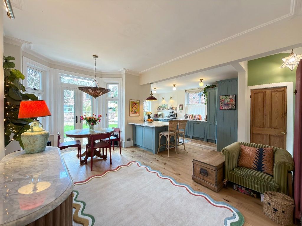 Property photo 3 of 36