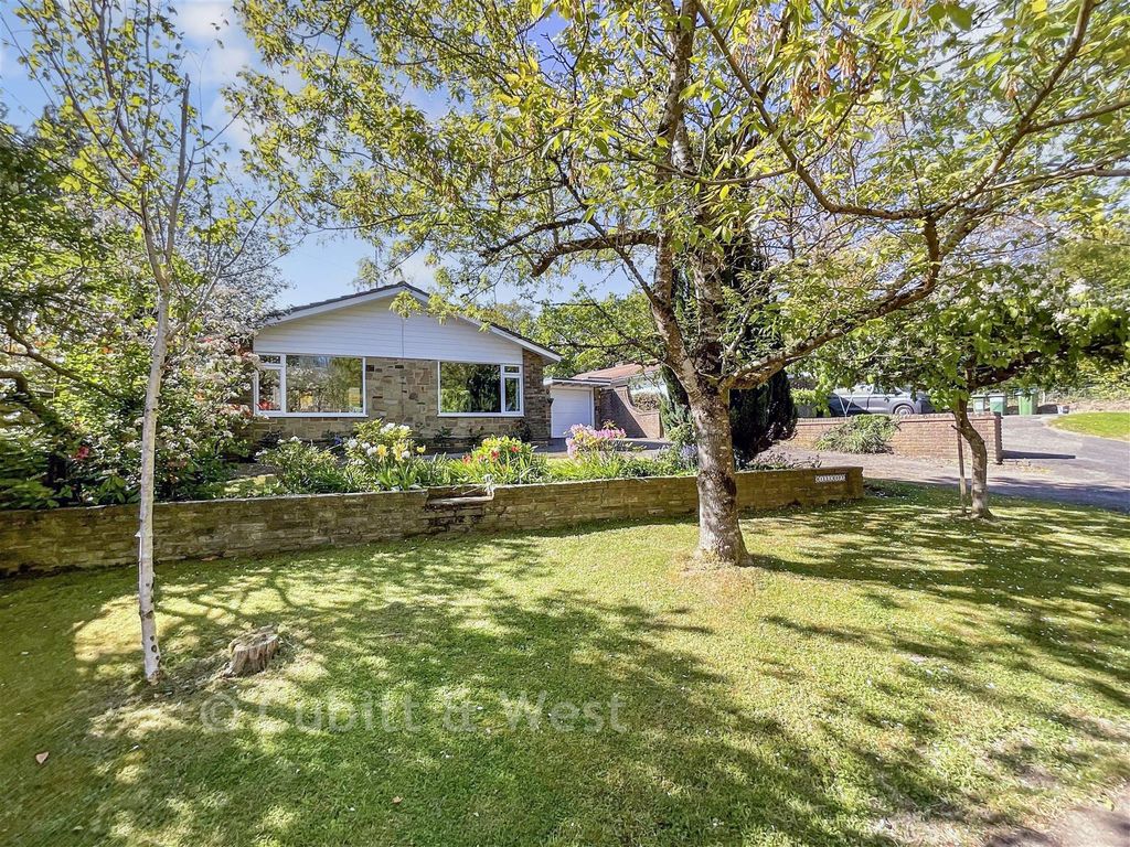 Property photo 1 of 13 Front.