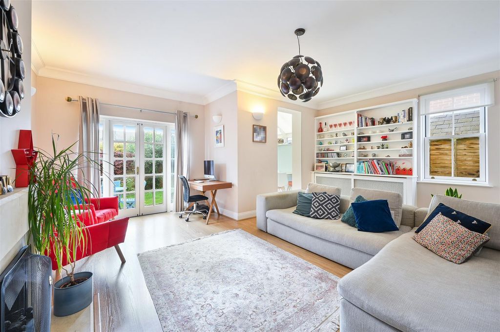 Property photo 3 of 21 Laburnum Villas, (9).Jpg