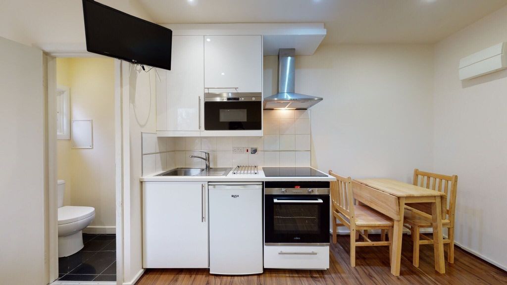 Property photo 2 of 8 Kitchen