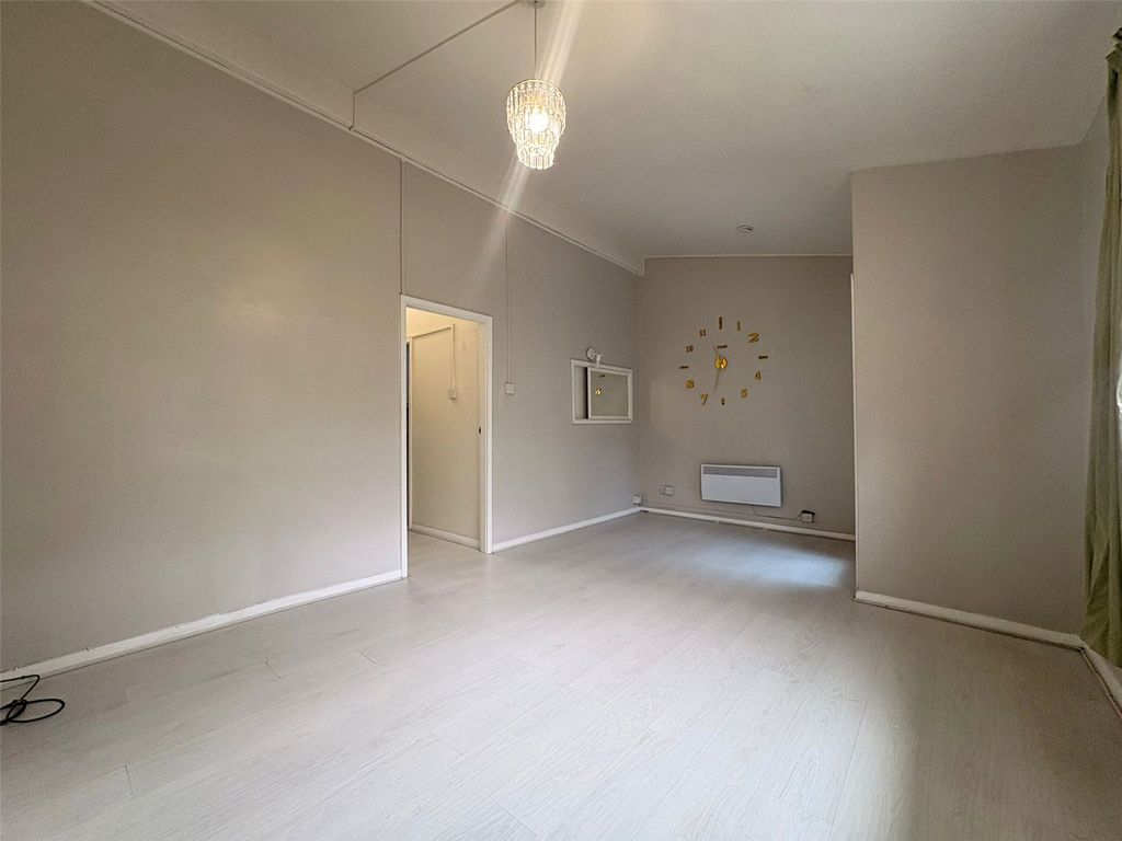 Property photo 2 of 7 Picture No. 11