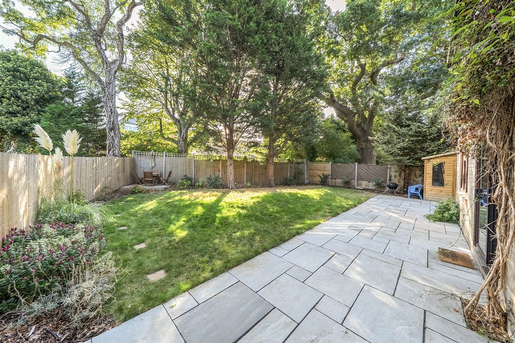 Property photo 2 of 20