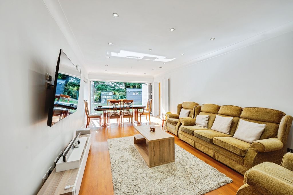 Property photo 2 of 21 Pbox-Img.Jpg