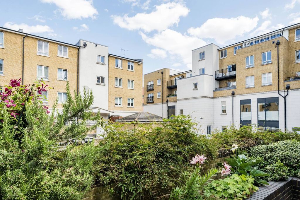 Property photo 3 of 27