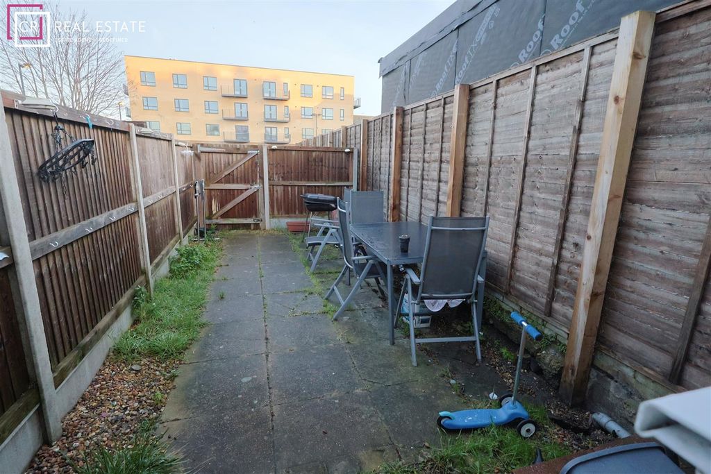 Property photo 2 of 7 Garden