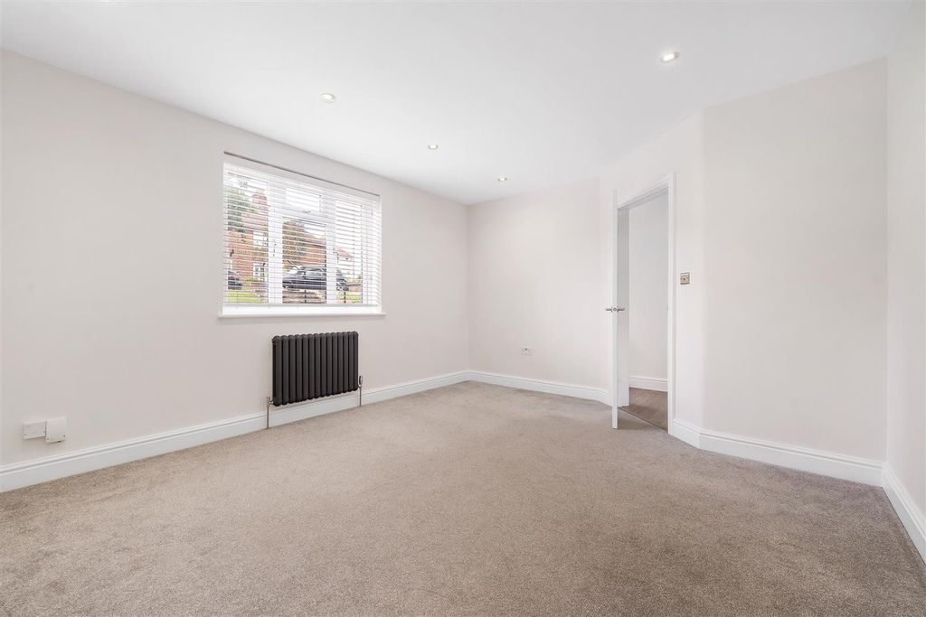 Property photo 3 of 15 Tallis Grove-8.Jpg