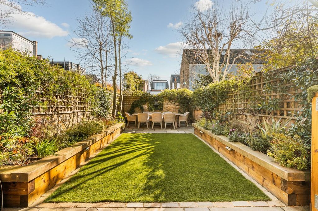 Property photo 2 of 19 10 Saville Road-11.Jpg