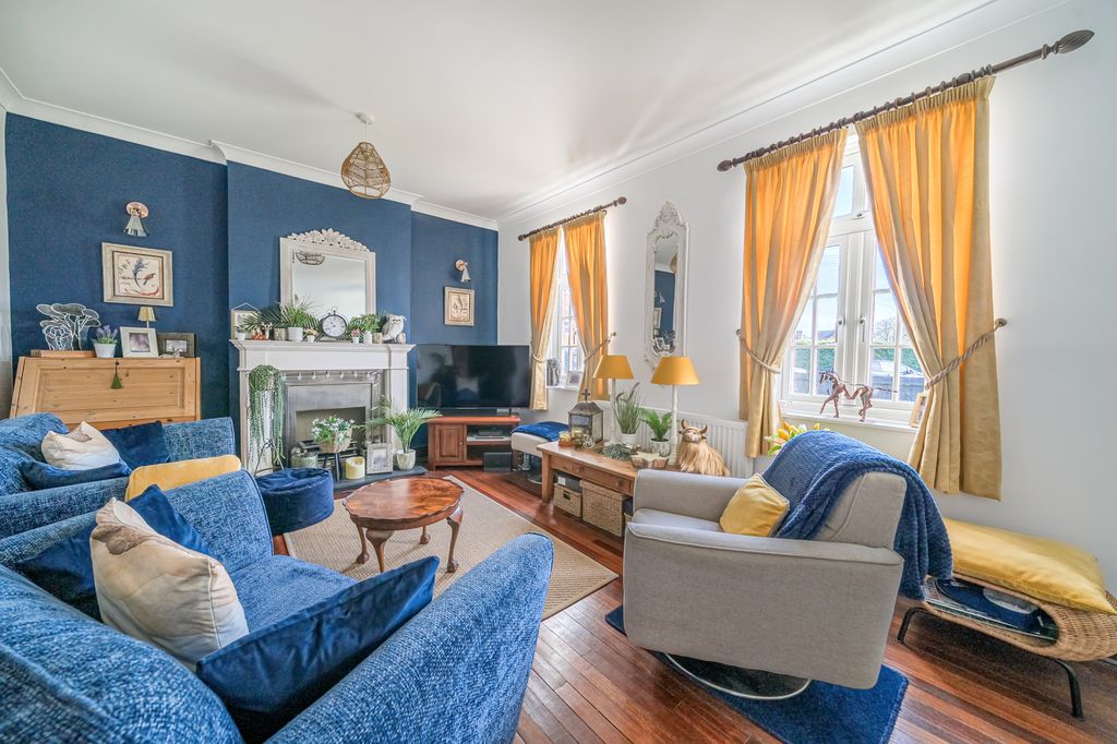 Property photo 2 of 18