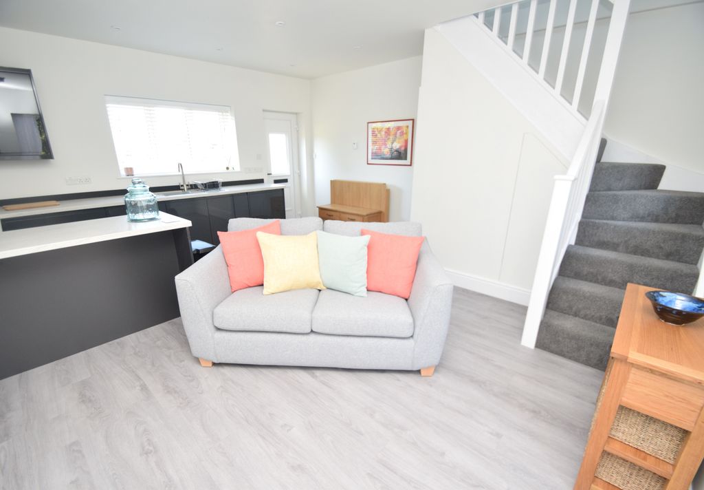 Property photo 3 of 9 Photo 6