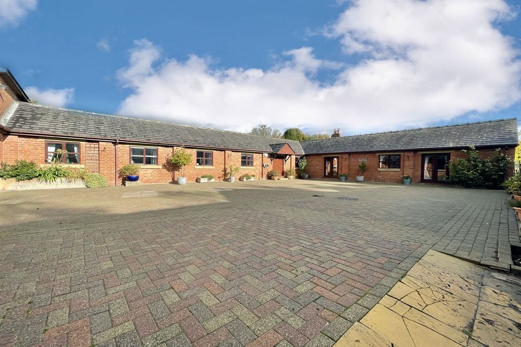 Property photo 1 of 39 (Main)