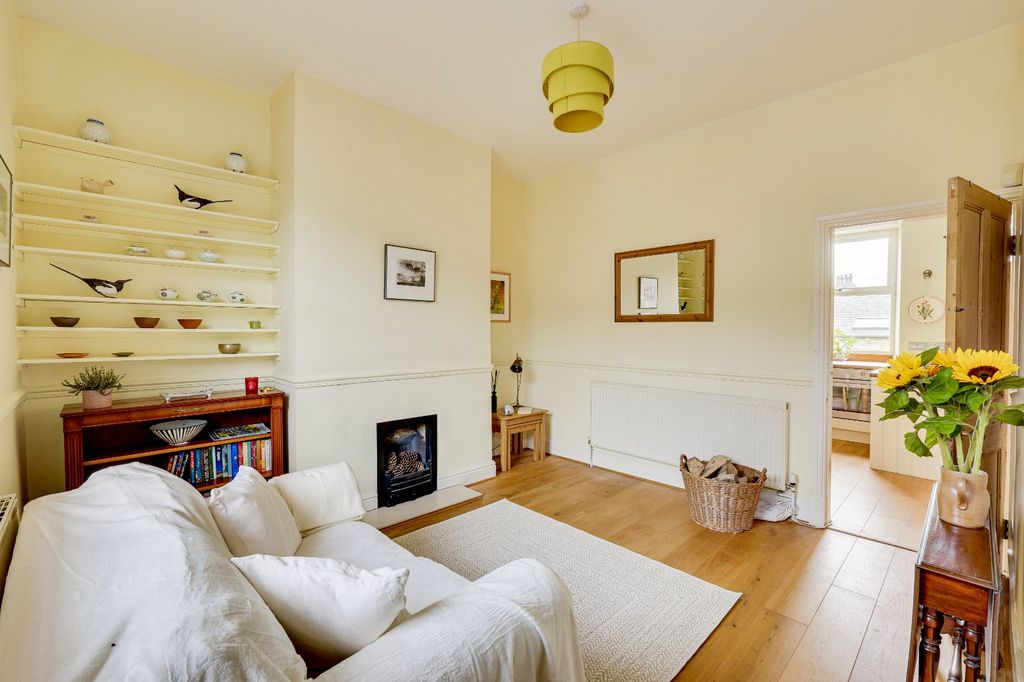 Property photo 2 of 19 Picture No. 25