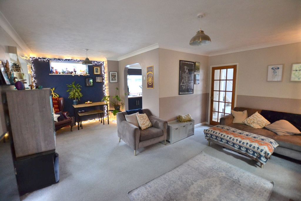 Property photo 3 of 27