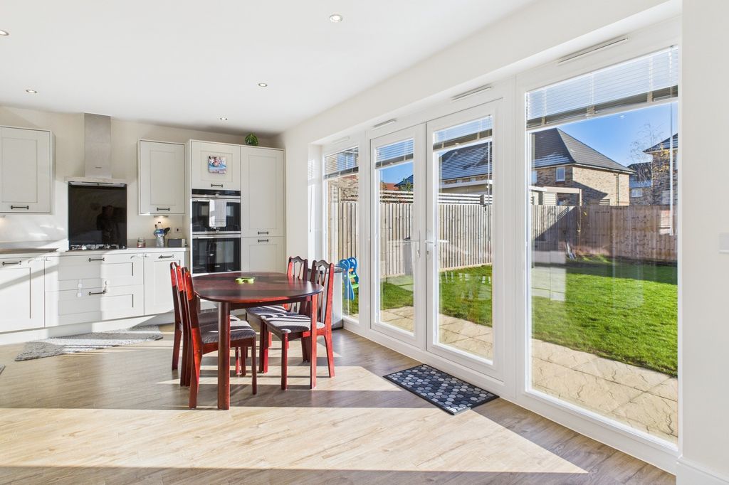 Property photo 3 of 20 Cam02519G0-Pr0360-Still004