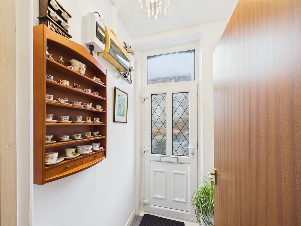 Property photo 3 of 16 Hallway