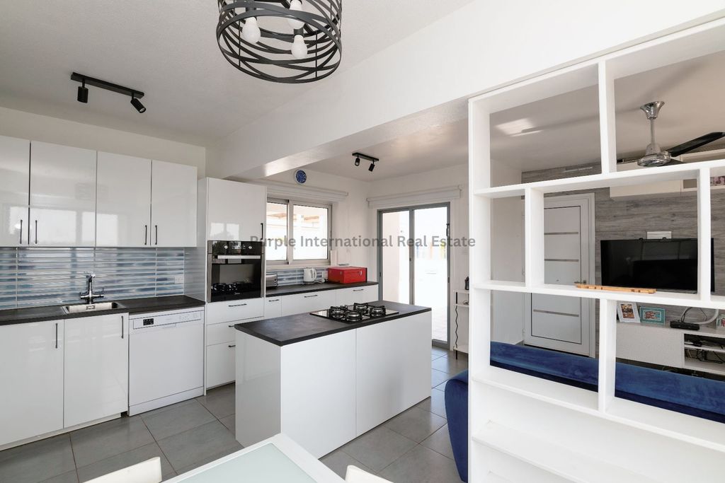 Property photo 2 of 40