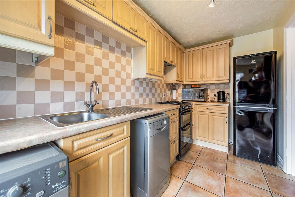 Property photo 3 of 24 Ph24_6454196.Jpg